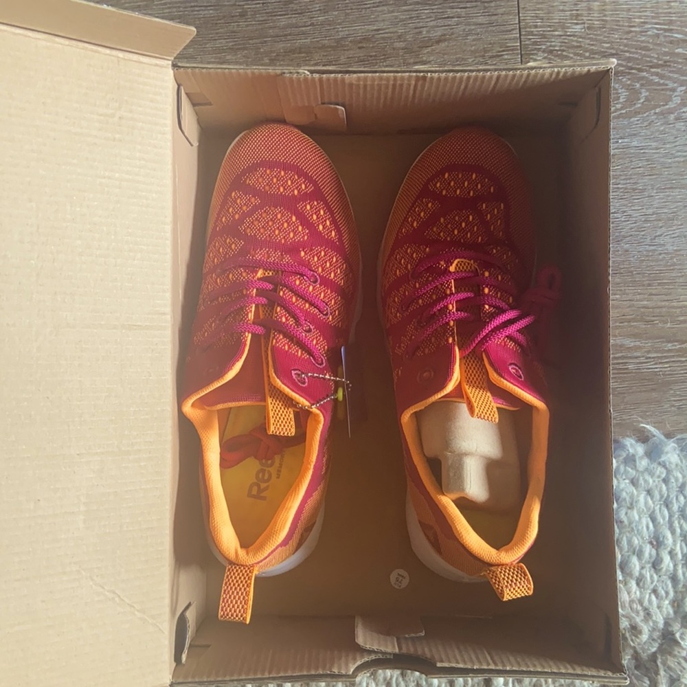 Reebok Maximum cushioning walking shoesNEW!